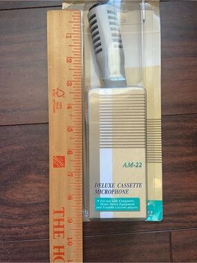 Deluxe cassette microphone NWT